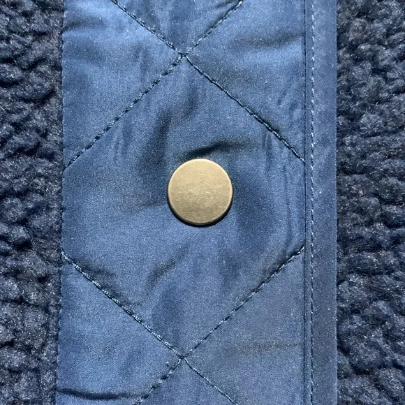 Northern Reflections Navy Quilted Sherpa Vest - Picture 16 of 17